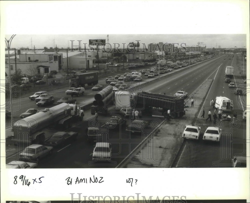 1991 Accidents-Truck sits sideways on west bound I-10 - Historic Images