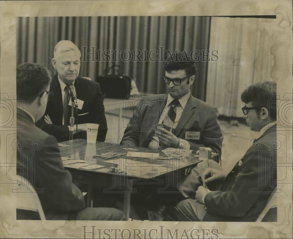 1971 Press Photo Aces on Bridge- Bridge player Sidney Laciel et al - noa10051 - Historic Images