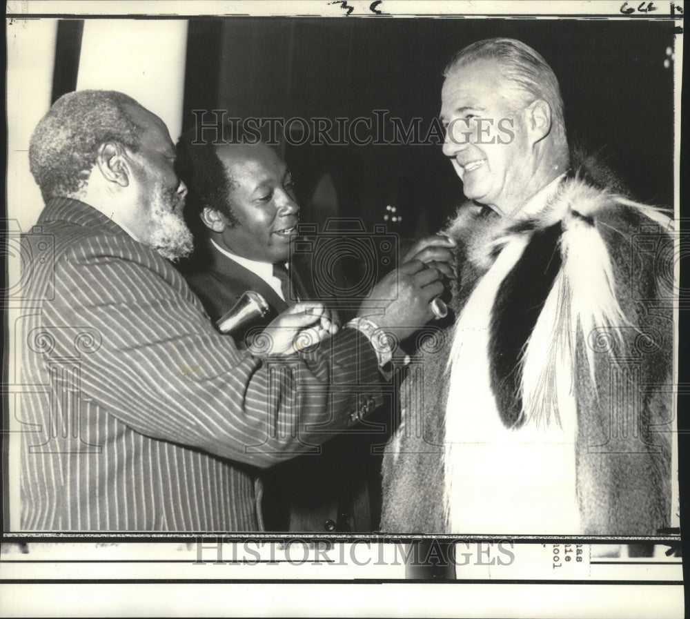 1971 Press Photo Vice President Spiro Agnew with President Kenyatta of Kenya. - Historic Images