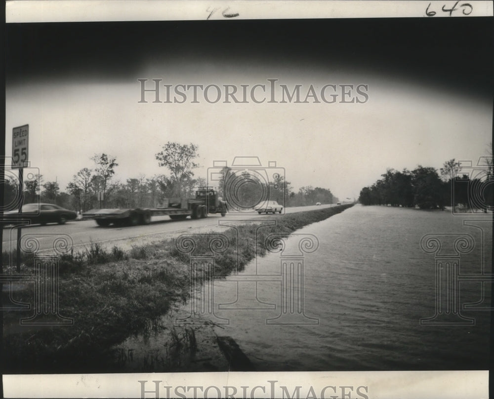 New Orleans Airline Highway-Traffic rolls along Airline Highway. - Historic Images