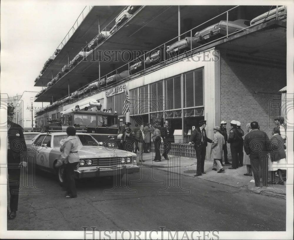 1974 Press Photo Scene of auto accident in Iberville parking garage - Historic Images