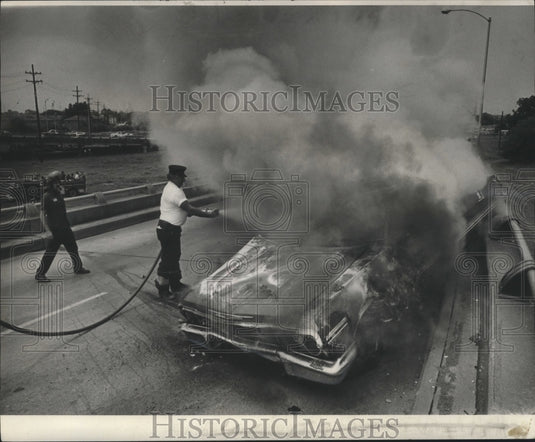 1974 Press Photo Accidents-Firemen work to extinguish flames from burning car. - Historic Images