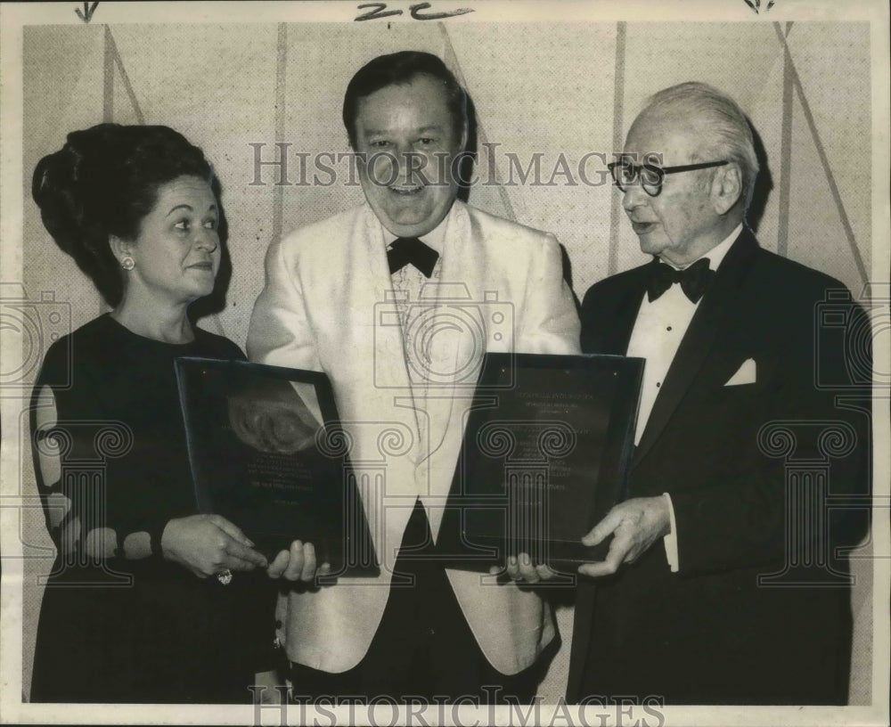 1971 Press Photo Norvell Alexander, Mrs. Vern Easterling &amp; Rabbi Feibelman. - Historic Images