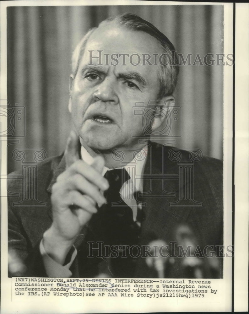 1975 Press Photo Internal Revenue Commissioner Donald Alexander in Washington. - Historic Images