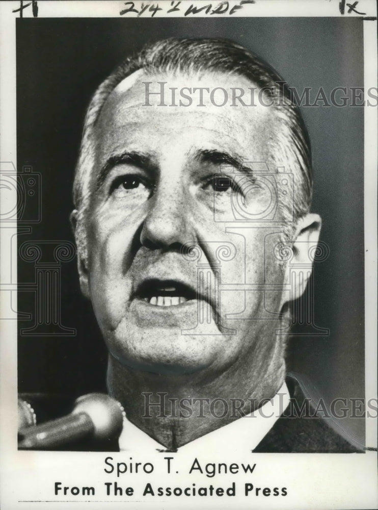 1973 Press Photo Spiro T. Agnew speaks at microphone - Historic Images