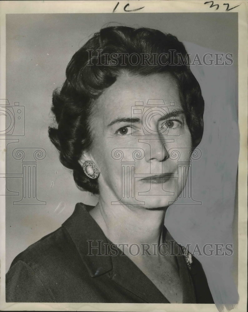 1963 Mrs. A.G. Aitkens headshot of the Dona Villa Gardeners - Historic Images
