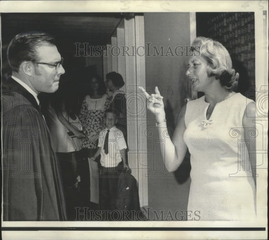 1969 Press Photo Houston Church-Mrs Joan Aldrin, wife of Apollo 11 "Buzz" Aldrin - Historic Images