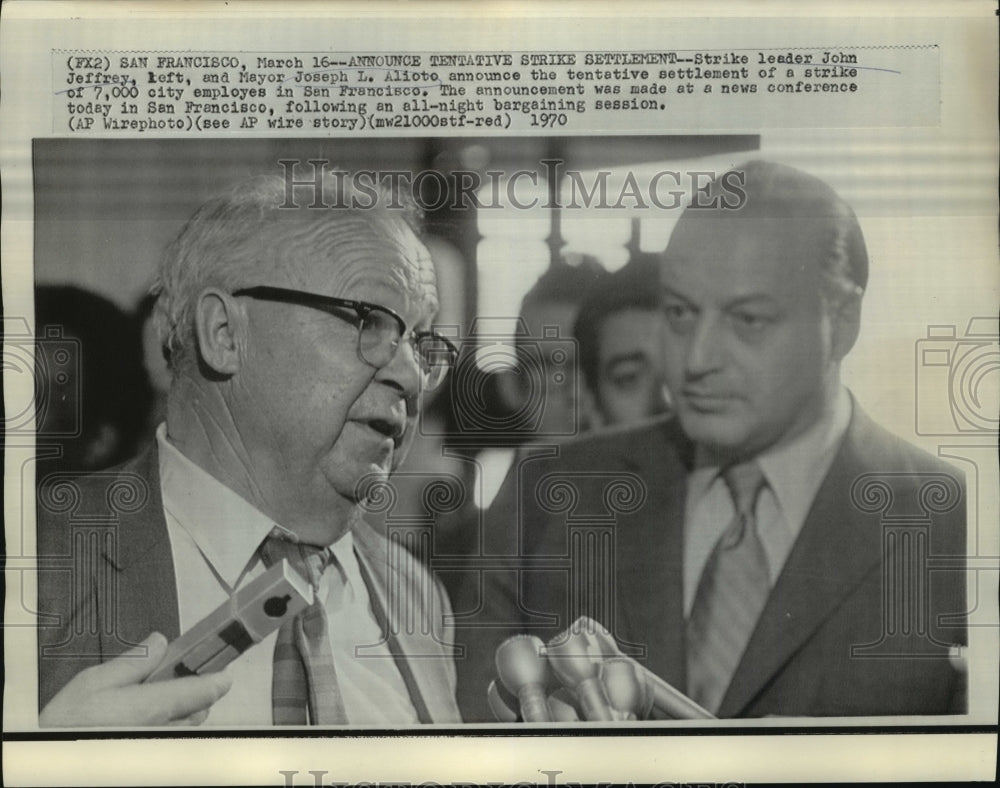 1970 Press Photo Strike leader John Jeffrey with Mayor Joseph Alioto. - Historic Images