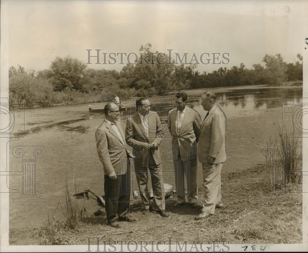 1959 Press Photo Examining the work at the park  these men assisting in project - Historic Images