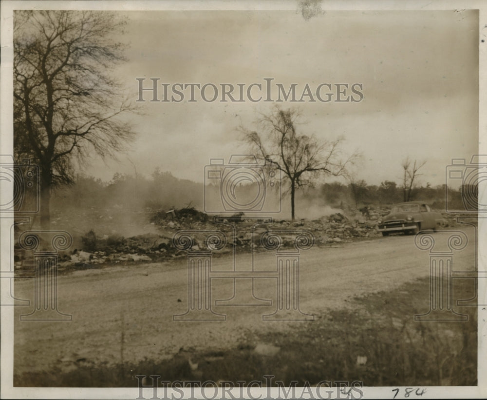 1959 Press Photo Abandoned Algiers Park a year ago, lined with garbage &amp; trash. - Historic Images