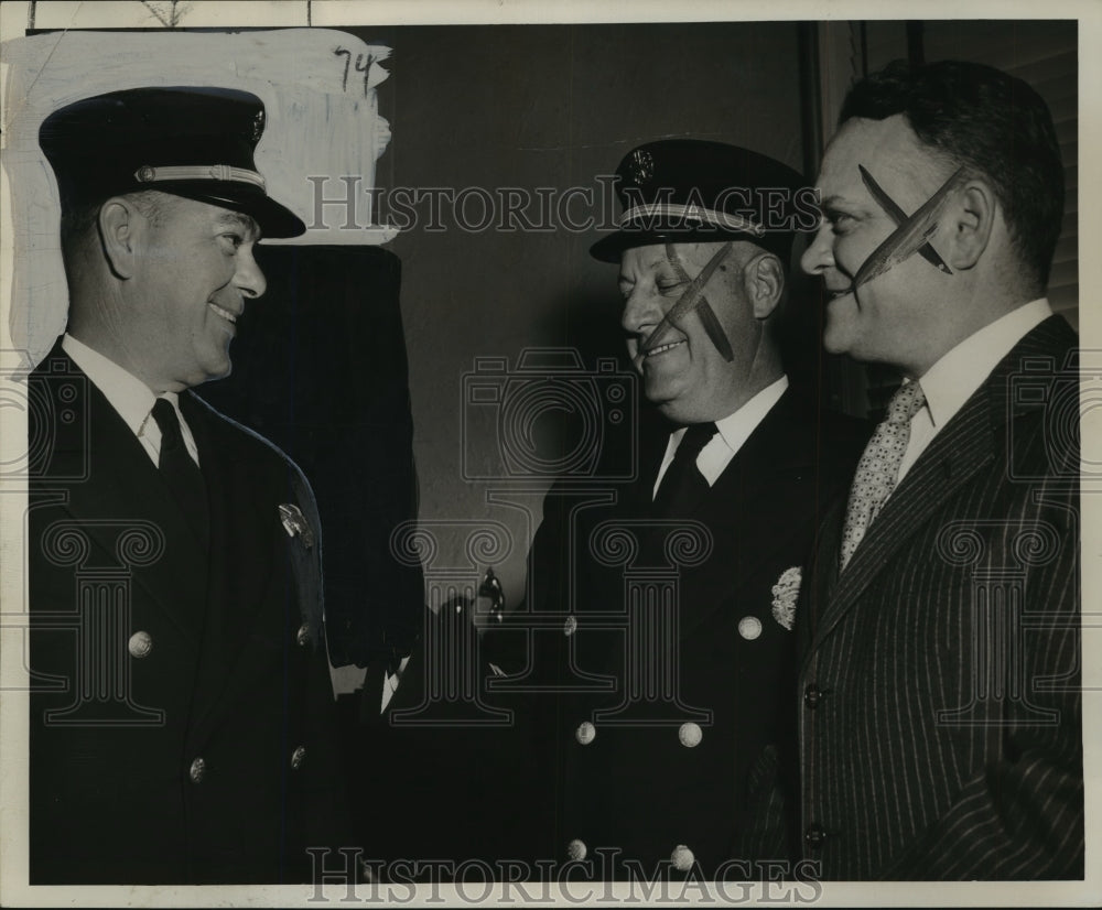 1959 Press Photo Albert N Allain with policemen - Historic Images