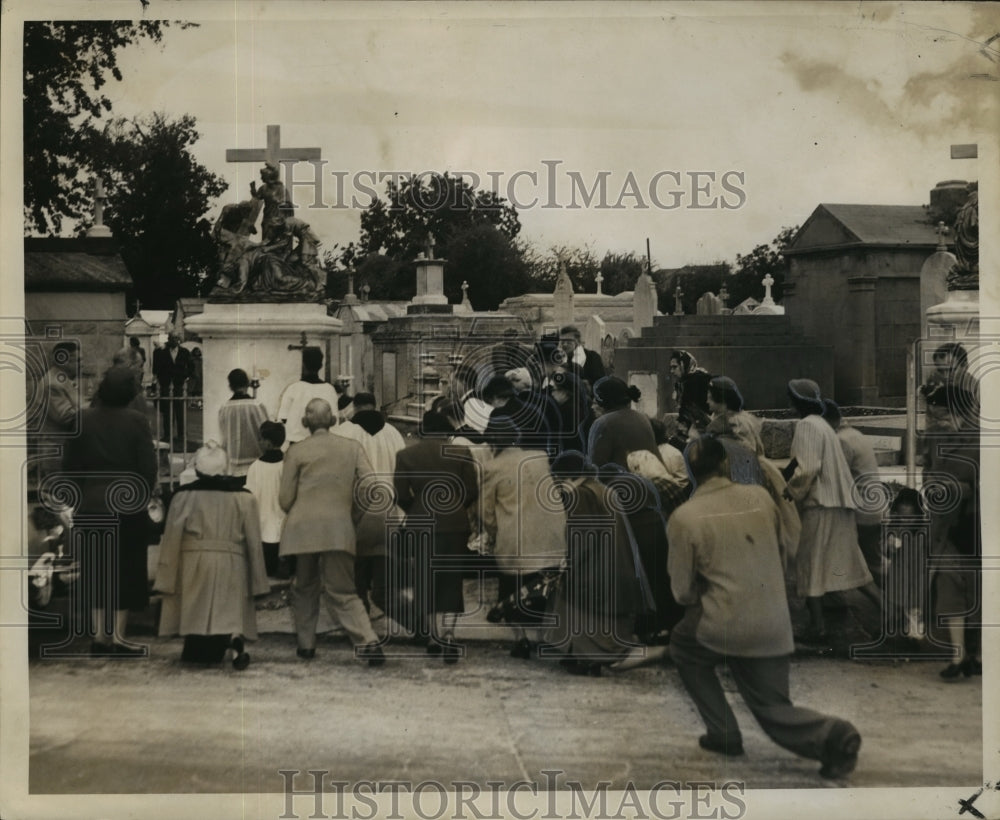 1951 All Saints Day, men & women for At Way of the Cross services - Historic Images