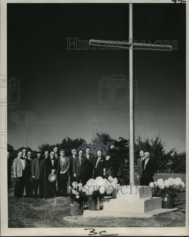 1960 All Saints Day-Mid City Kiwanis Club at Charity Hosp. Cemetery. - Historic Images