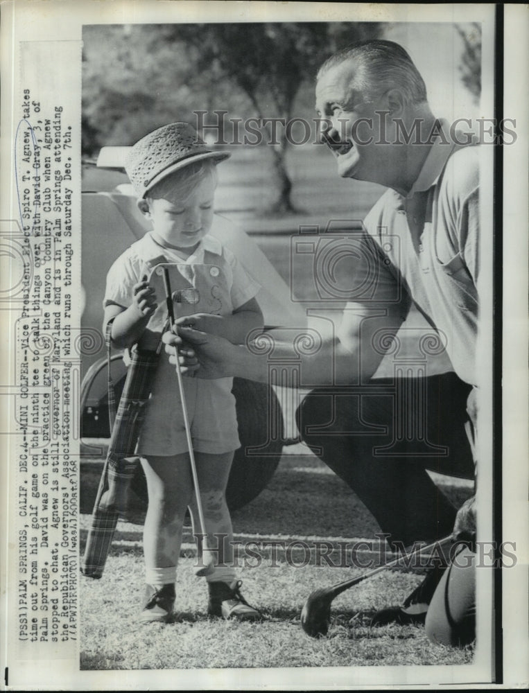 1968 Press Photo Vice President elect Governor Spiro Agnew with young David Gray - Historic Images