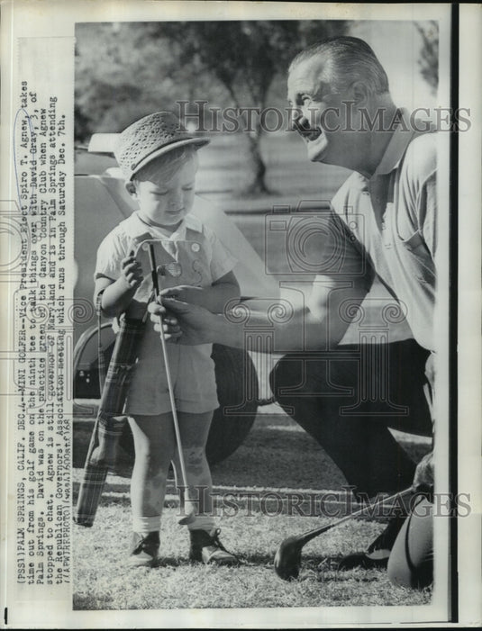 1968 Press Photo Vice President elect Governor Spiro Agnew with young David Gray - Historic Images