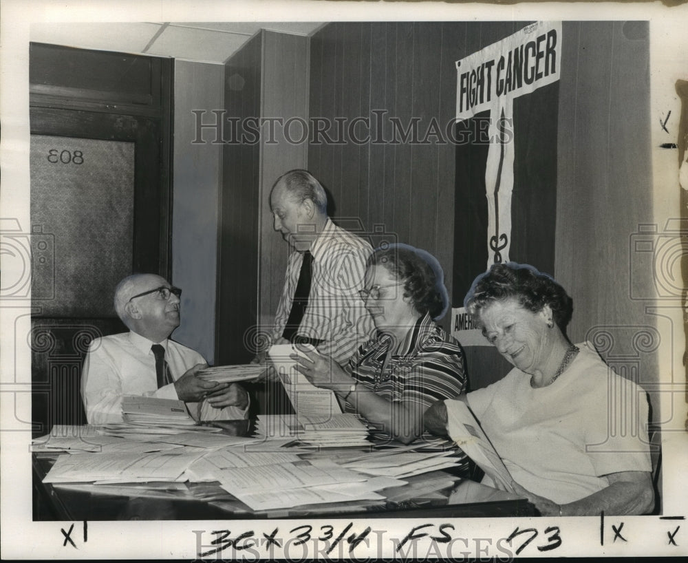 1974 Press Photo New Orleans - American Cancer Society Kits Prepared for Crusade - Historic Images