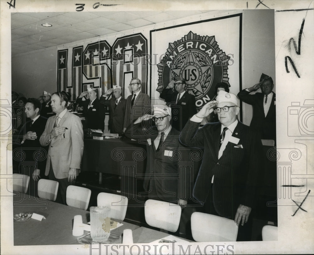 1970 Press Photo Legionnaires Pledge to Allegiance at Convention at Jung Hotel - Historic Images