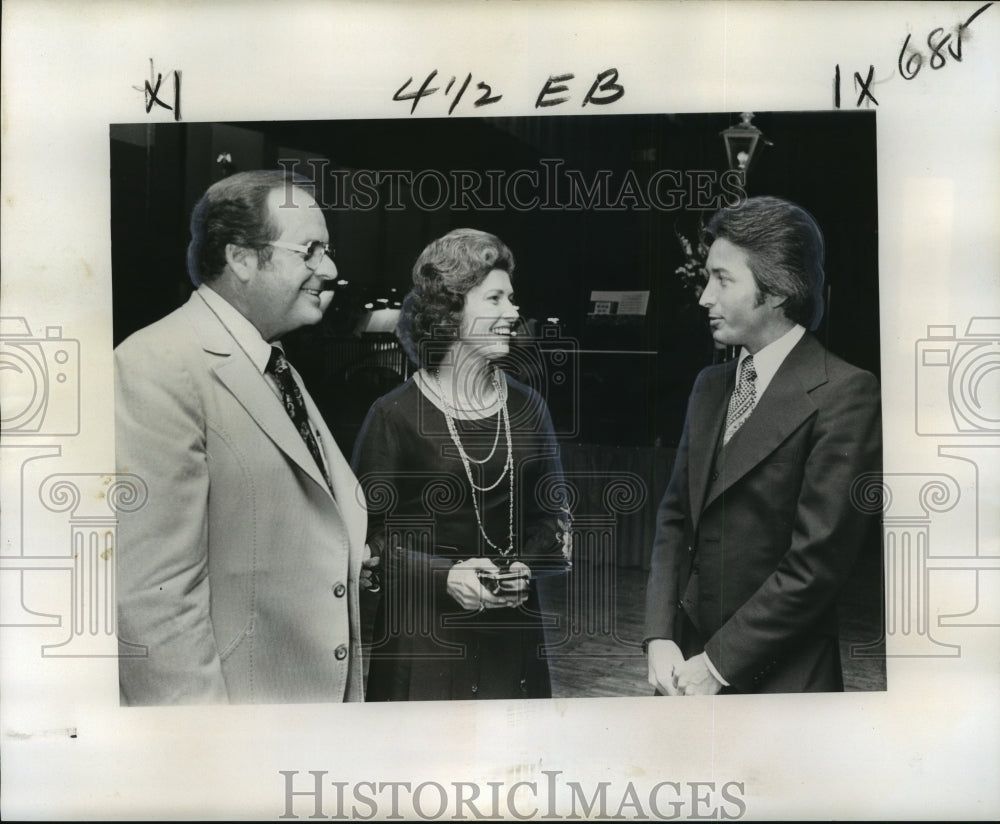 1976 Press Photo Norman Amorts with Charles McElroy - Historic Images