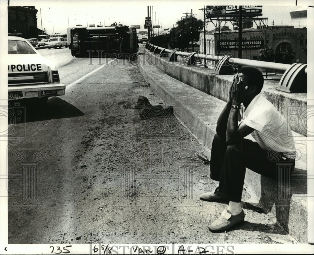 1979 Press Photo Auto Accident: Paul Bickham sits after his van overturned - Historic Images