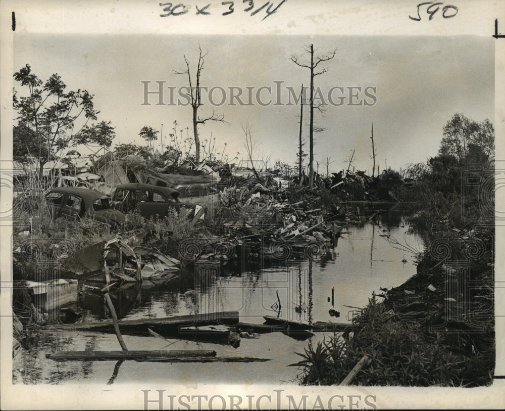 1972 Press Photo Land pollution illegally dumped on Almonaster Extension. - Historic Images