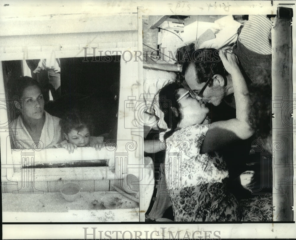 1971 Press Photo Cuban, Jose Banos, reunites with his sister in Tampa, Florida - Historic Images