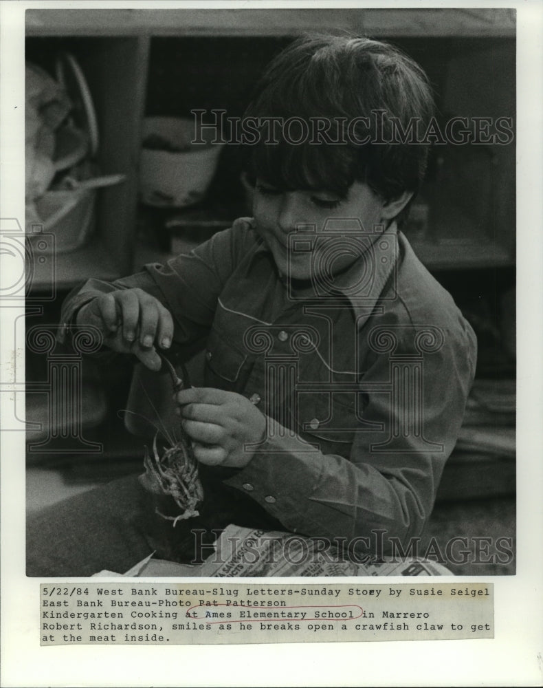 1984 Press Photo Kindergarten Cooking class at Ames Elementary School in Marrero - Historic Images