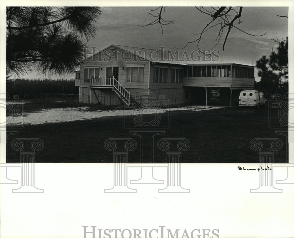 1984 Press Photo Chef Pass camp that Andry hopes to purchase for his kids - Historic Images