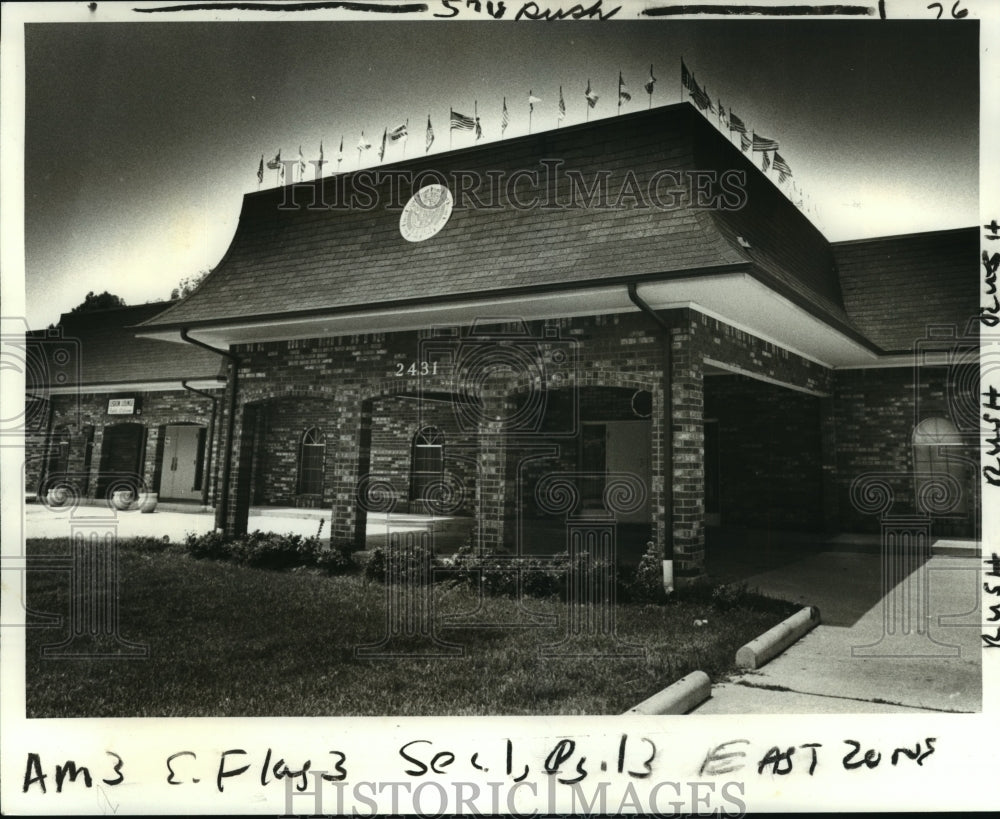 1980 Press Photo American Legion Post 175 of Metairie with flags for hostages - Historic Images