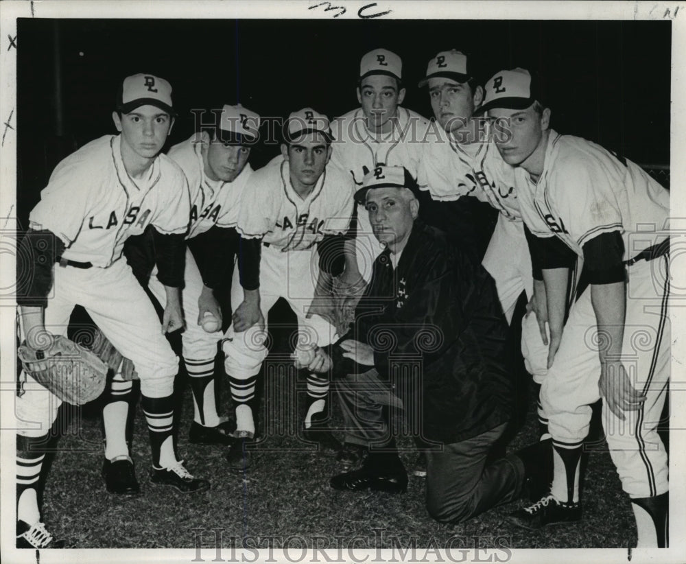 1969 Press Photo De La Salle Baseball coach John Altobello with his Cavaliers - Historic Images