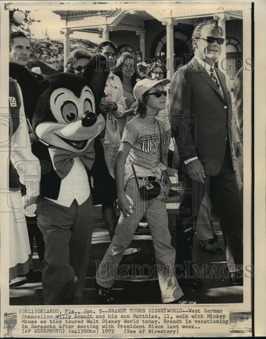 1972 Press Photo West German Chancellor Willy Brandt & son Mathias Disneyworld - Historic Images