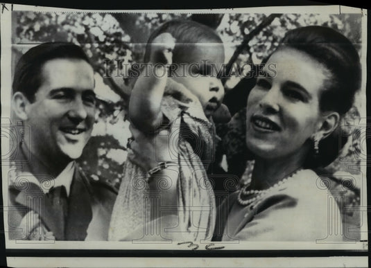 1967 Press Photo Queen Anne Marie of Greece with Prince Paul & King Constantine- Historic Images
