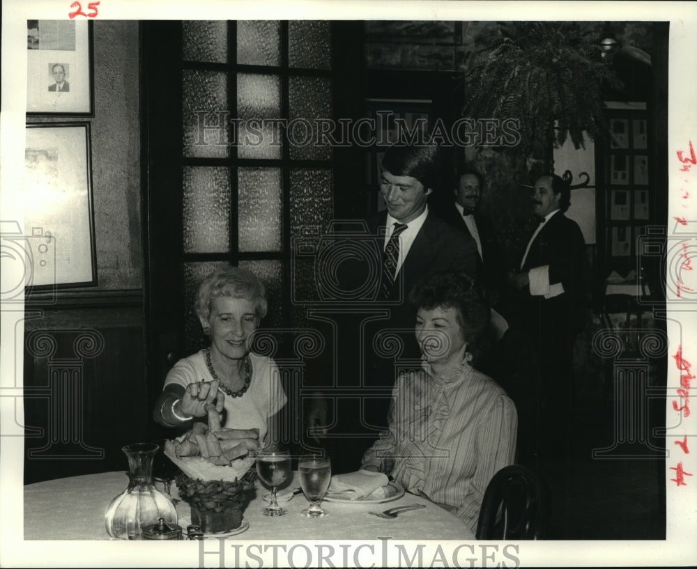 1985 Press Photo Antoine's Restaurant - Bernard Guste, Fran Todd, Liz LeBlance - Historic Images