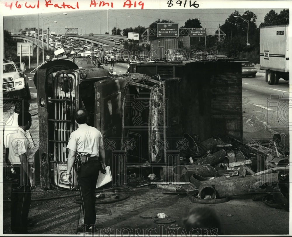 1985 Press Photo Auto Accident - Police Investigate Deadly Interstate 10 Wreck - Historic Images