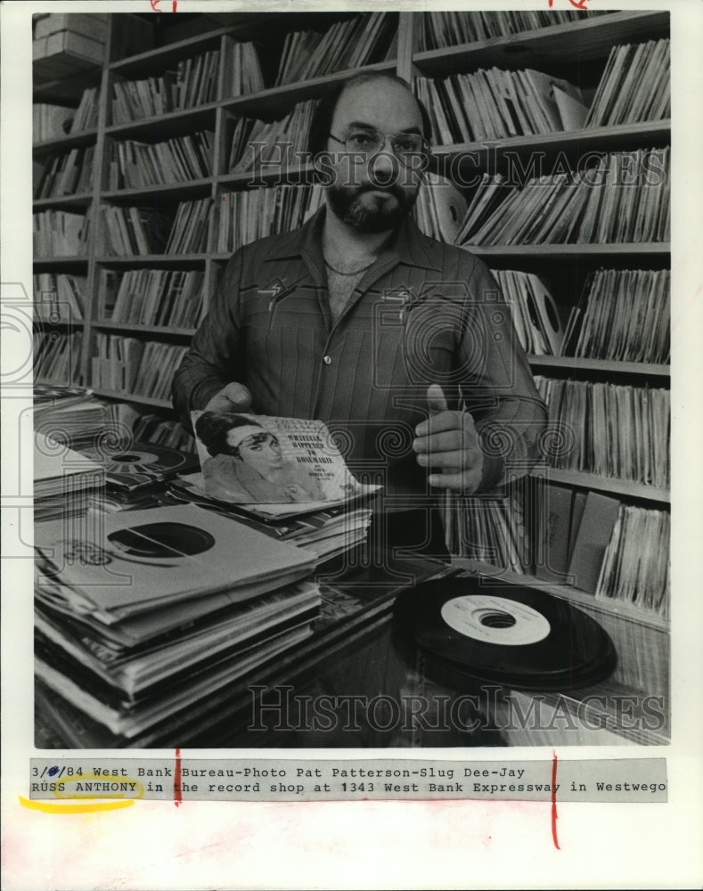 1984 Press Photo New Orleans - Russ Anthony in Record Shop in Westwego - Historic Images