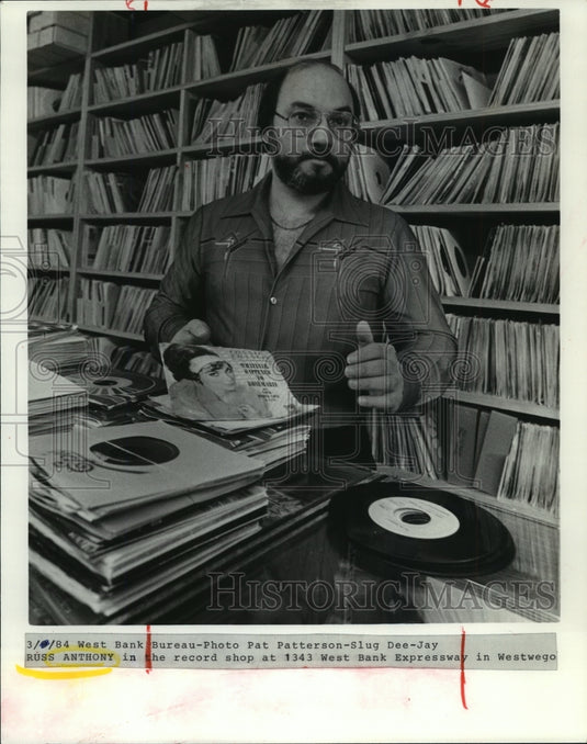1984 Press Photo New Orleans - Russ Anthony in Record Shop in Westwego - Historic Images