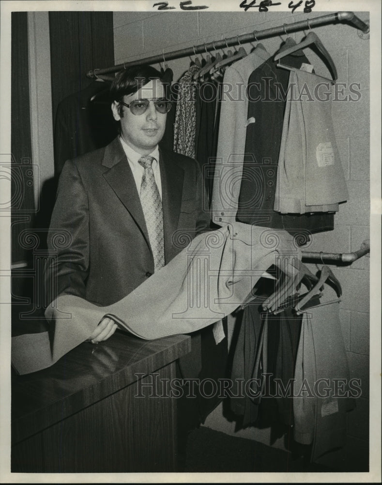 1971 Press Photo Former Tulane Basketball Player Al Andrews Opens Wiskers Shop - Historic Images