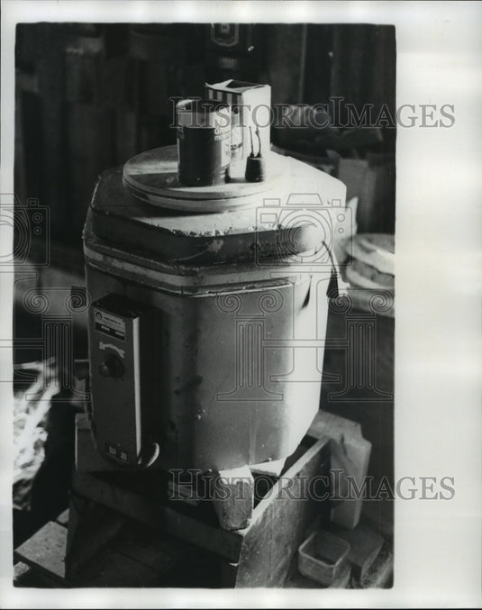 1975 Press Photo Kiln in James Angell's Studio - Historic Images