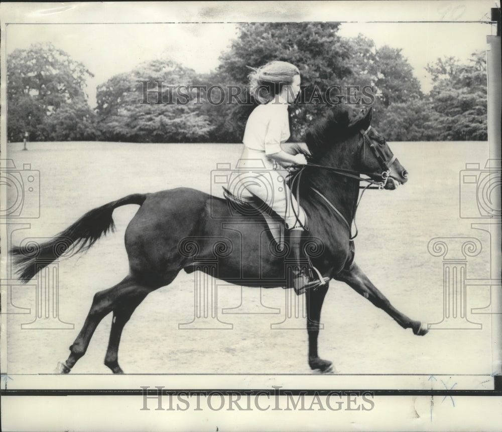 1969 Press Photo Royal Family - Princess Anne Rides in Windsor Great Park - Historic Images