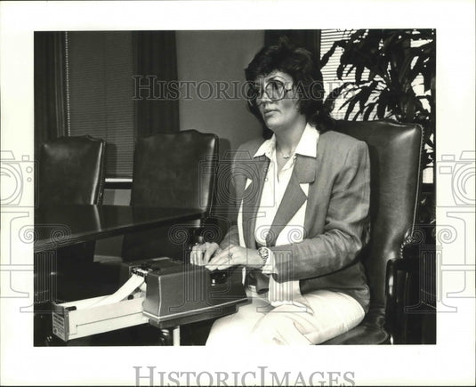 1986 Press Photo Court Reporter Kathleen Asher at Blue, Williams & Buckley Law - Historic Images
