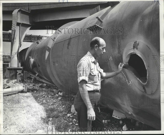 1974 Press Photo Auto Accident - Aladdin Dubois After Tractor Trailer Wreck - Historic Images