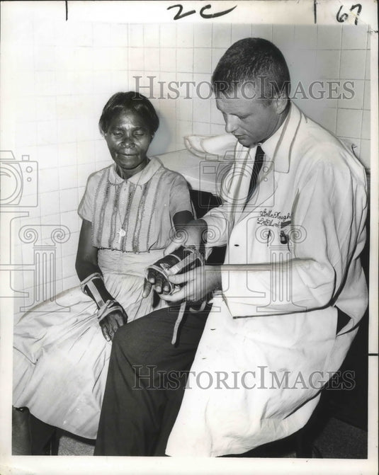 1966 Press Photo Doctor with Patient with Arthritis - noa18472- Historic Images