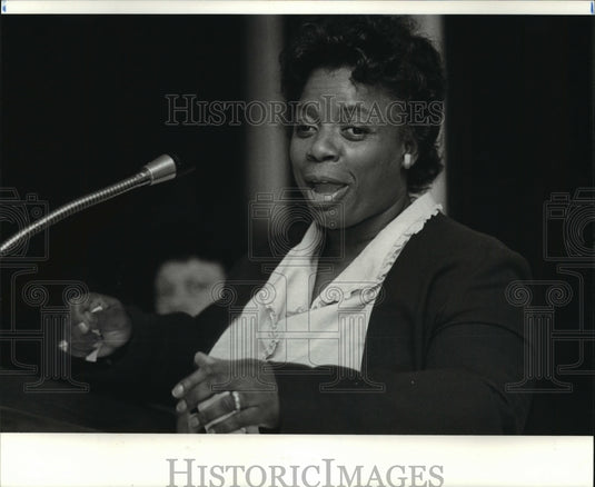 1983 Press Photo "Bridges to the Future" Workshop - Judge Joan Armstrong - Historic Images
