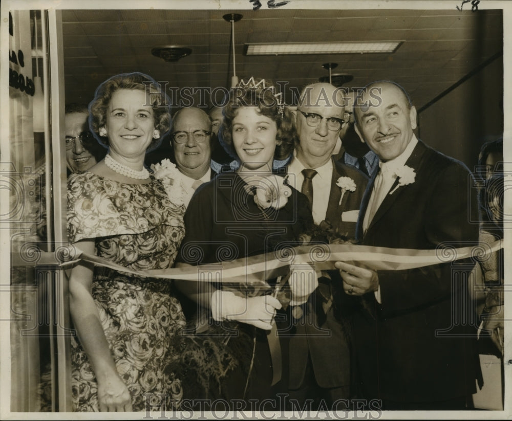 1960 American General Savings and Loan Association - Opening Day - Historic Images