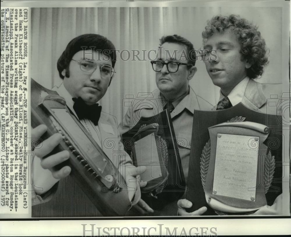 1975 Press Photo G.E. Arnold, Russ Bergeron &amp; Hank Klibanoff Win Awards - Historic Images