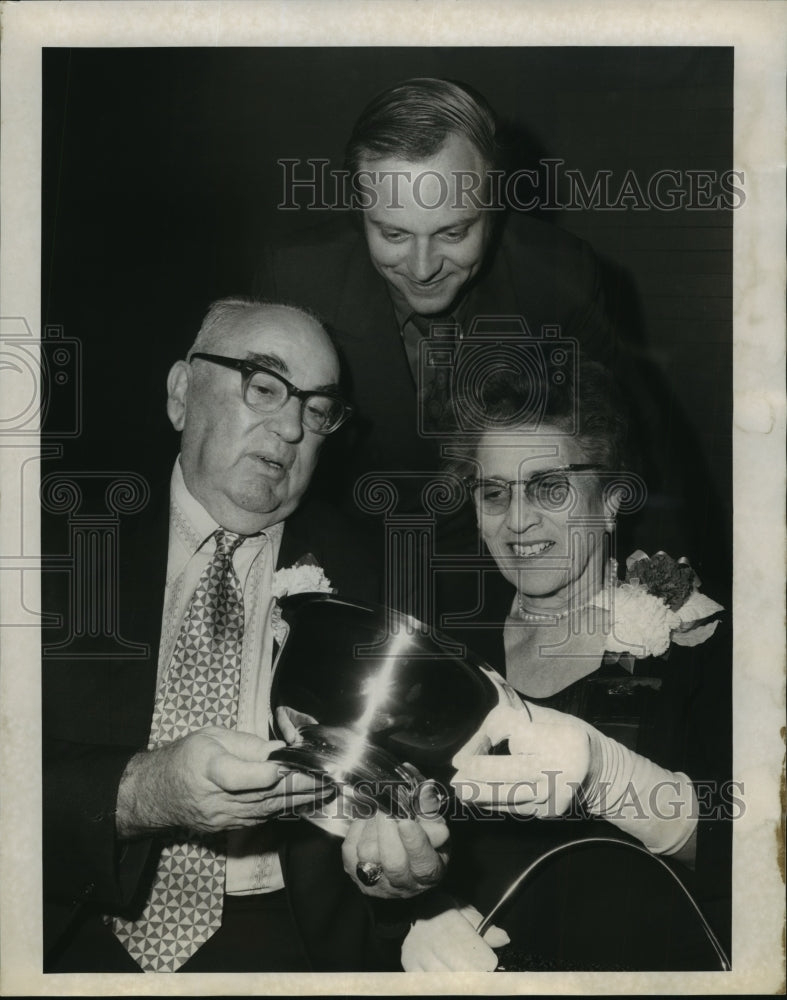 1971 Press Photo Mr. &amp; Mrs. C. A. Arredondo, winners of Schering Corp Award - Historic Images