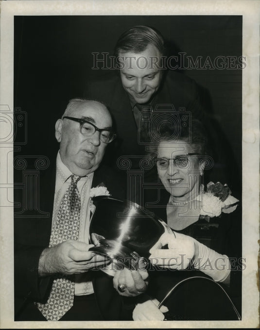 1971 Press Photo Mr. & Mrs. C. A. Arredondo, winners of Schering Corp Award - Historic Images