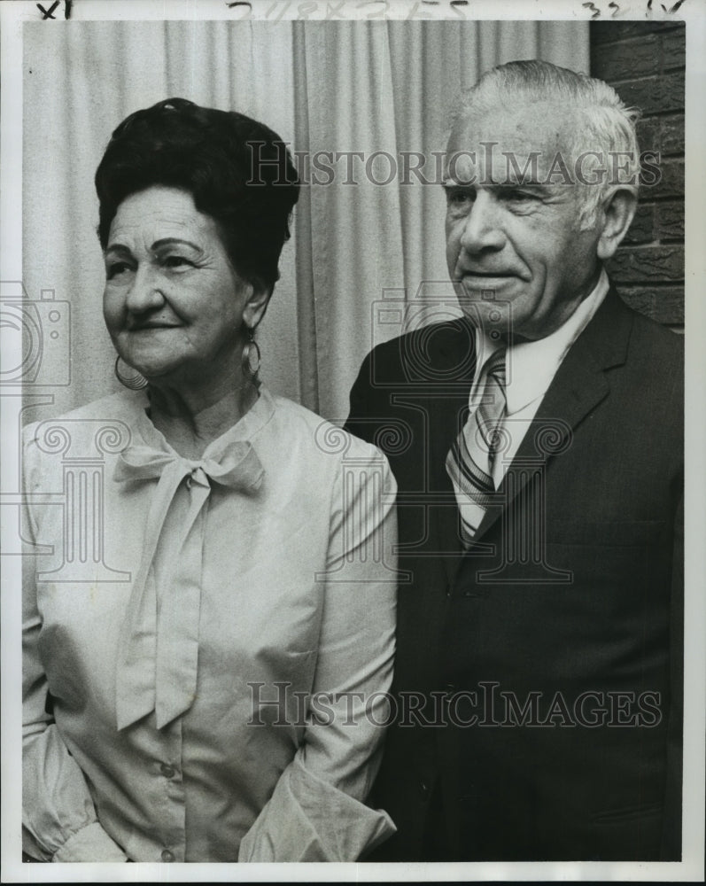 1977 Press Photo Mr. and Mrs. Anthony M. Arnona Sr., Algiers, Louisiana - Historic Images