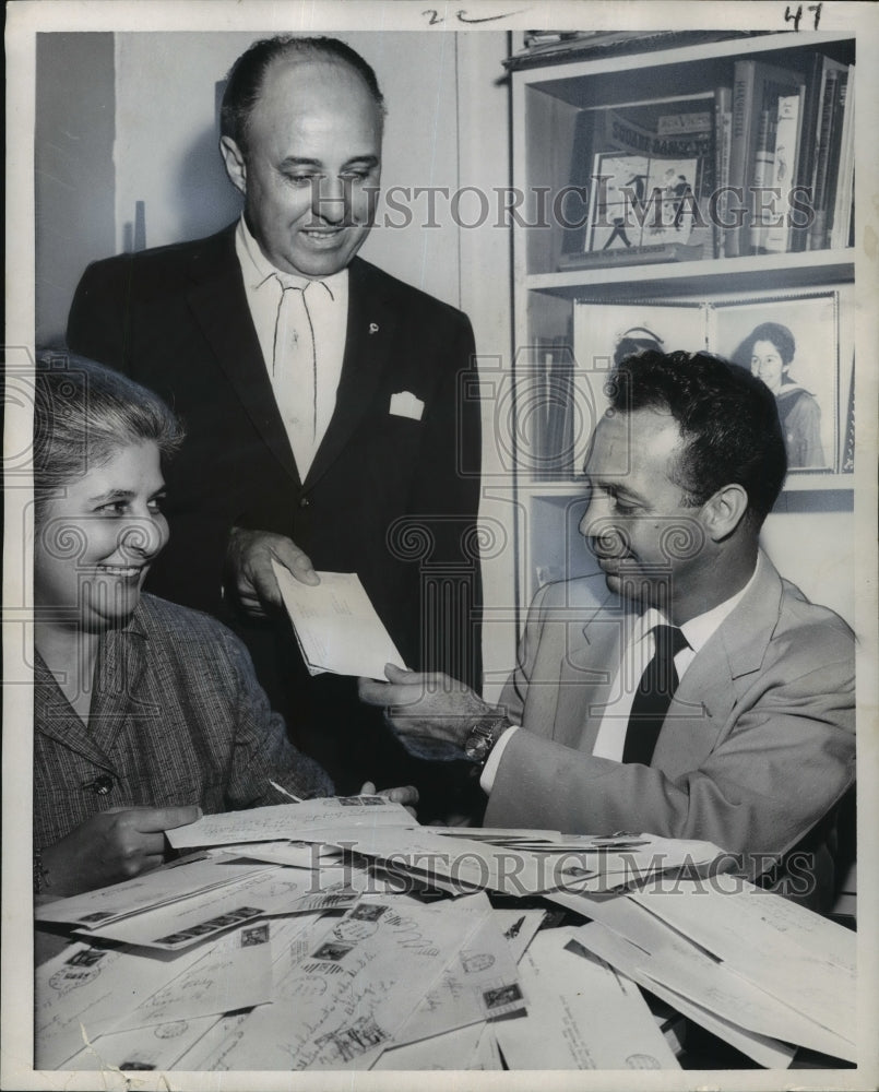 1958 Press Photo Mrs. Harry McGehee, Vincent Arena, Lloyd Mimphrey - noa19720- Historic Images