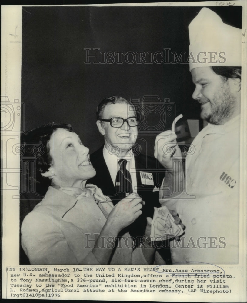 1976 Press Photo Anne Armstrong with Tony Massingham and William L. Rodman - Historic Images