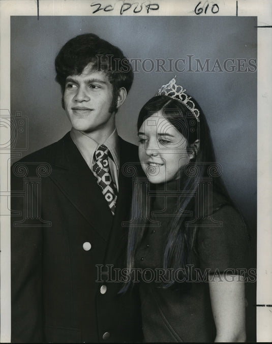 1971 Press Photo Queen Collette Arieux of Zone Camellia Club & M. Schneider III - Historic Images